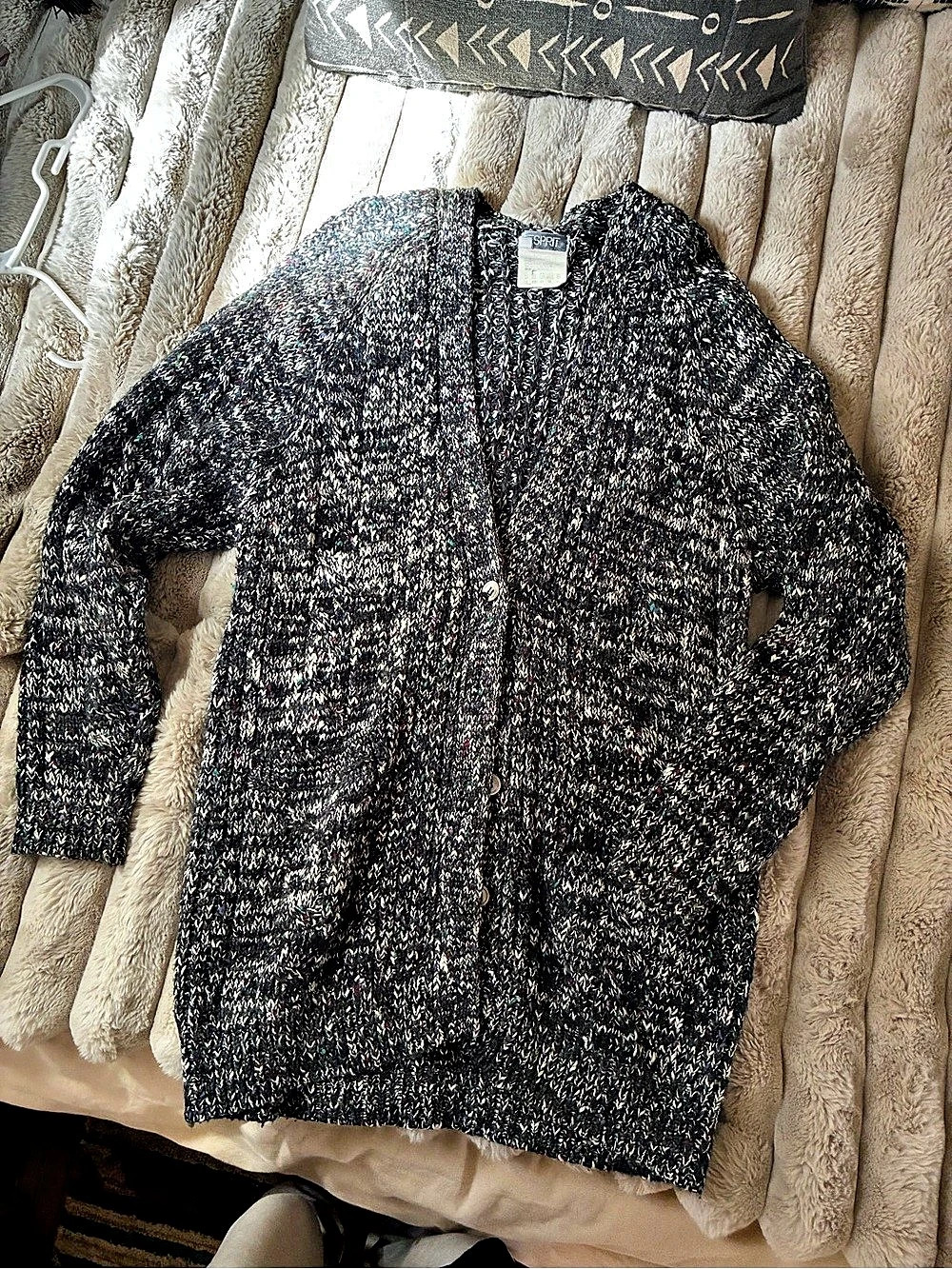 Esprit V-neck Long Sleeve Women's Knitwear Cardigan